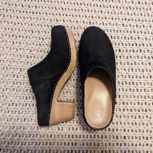 EUC Dansko Abbie Clogs, Black Suede